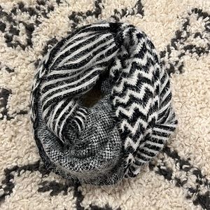 Fuzzy Geometric Black & White Eyelash Yarn Infinity Scarf